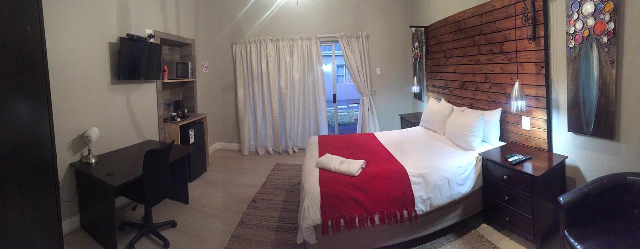 Tranquil House B&B @ 1 College Ave クイーンズタウン エクステリア 写真